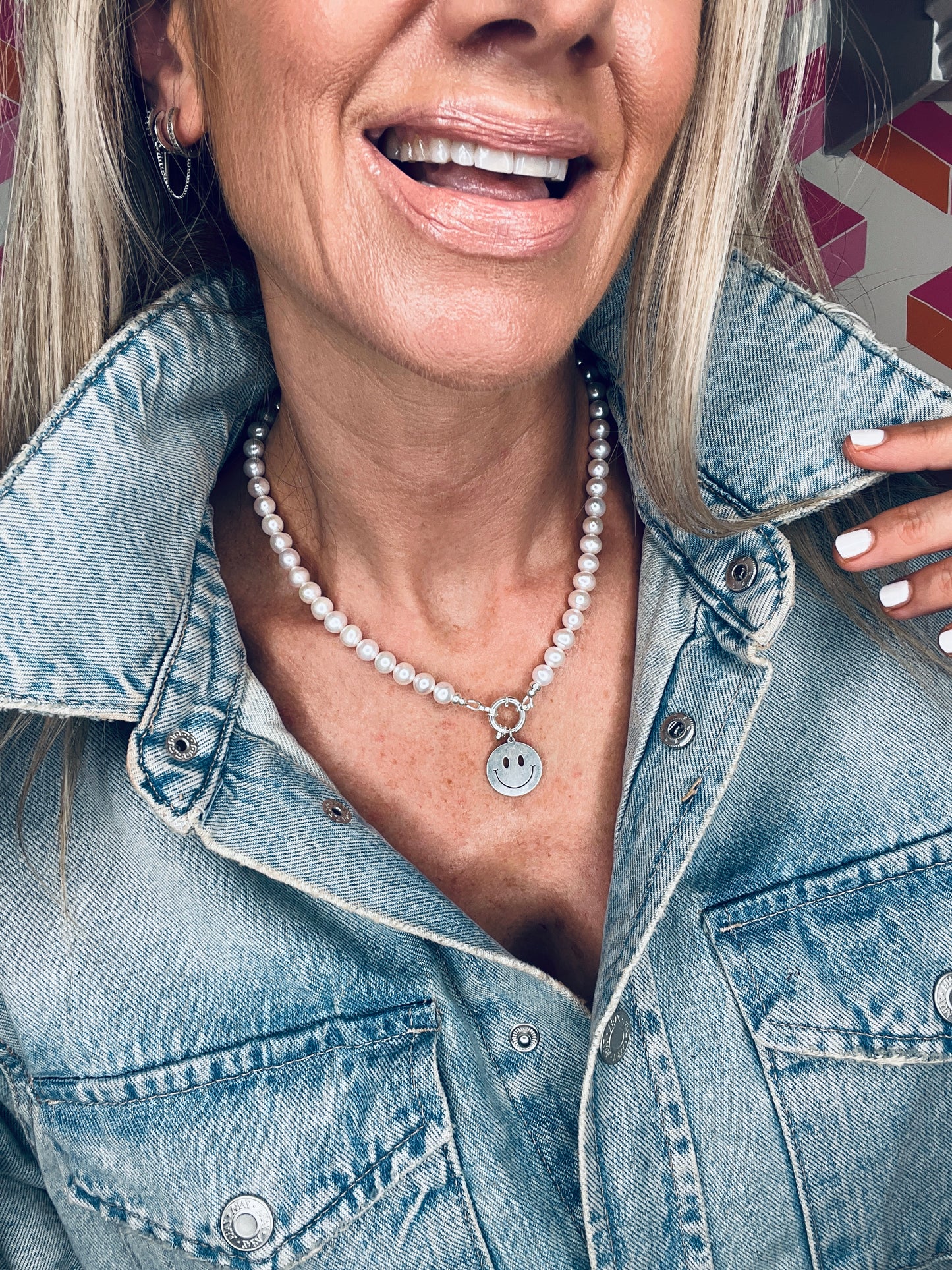Pearl Necklace with Bolt Clasp