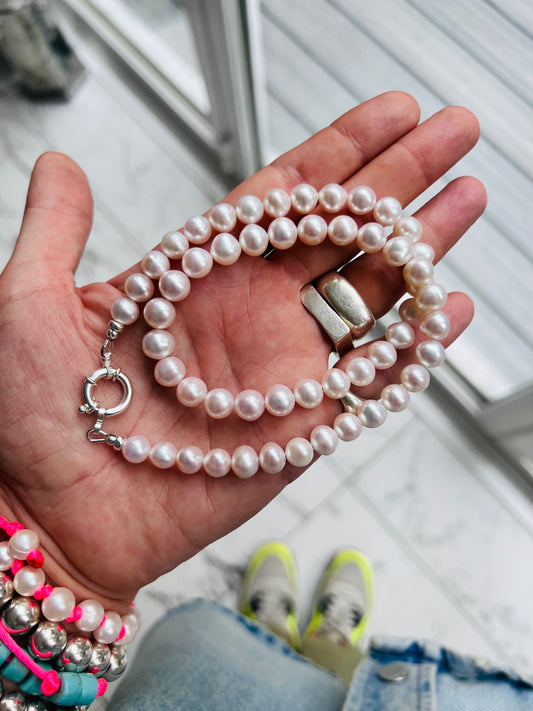 Pearl Necklace with Bolt Clasp