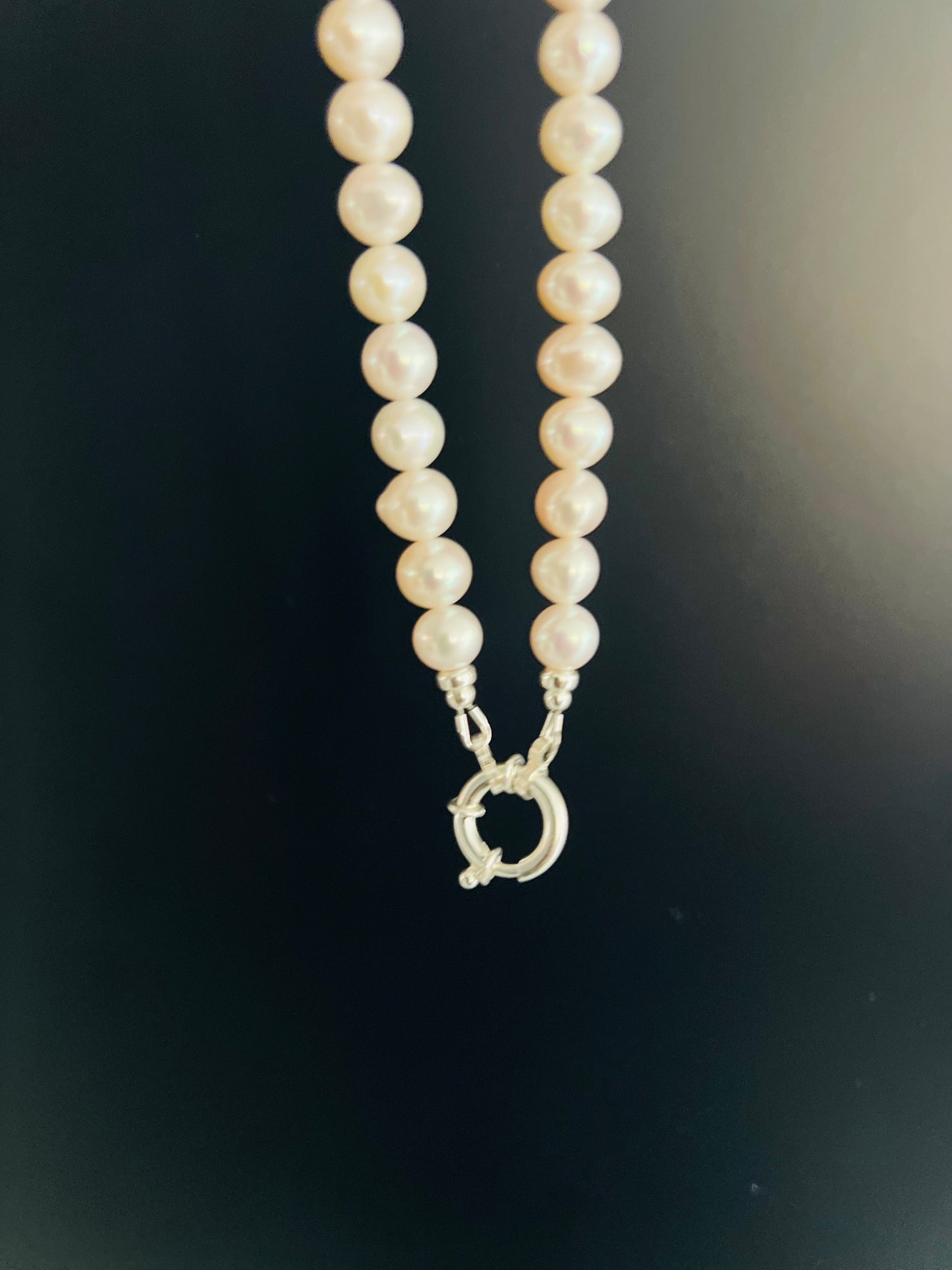Pearl Necklace with Bolt Clasp