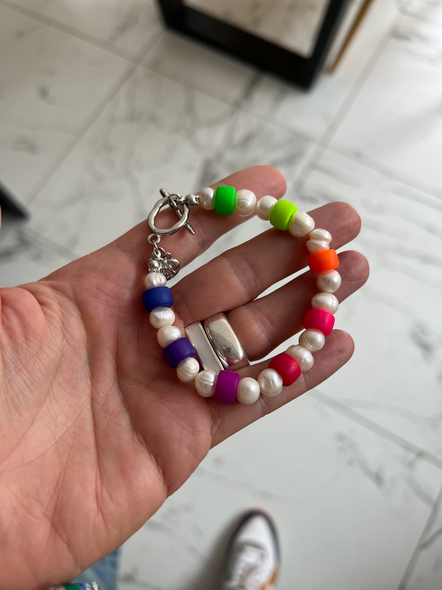 Neon Czech Pony Bead & Pearl Bracelet π¦