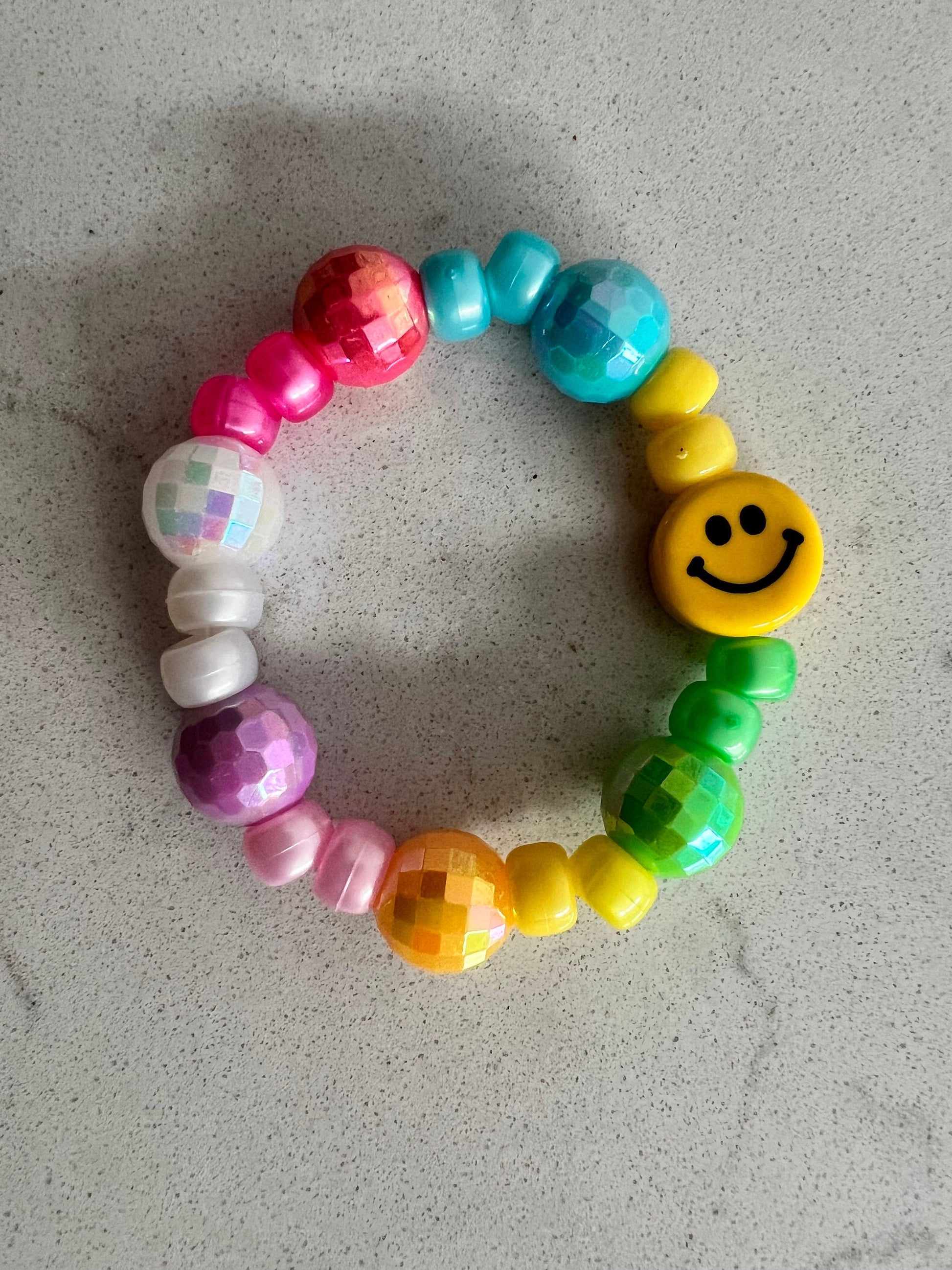 Happy beaded bracelet – Bongo Beads